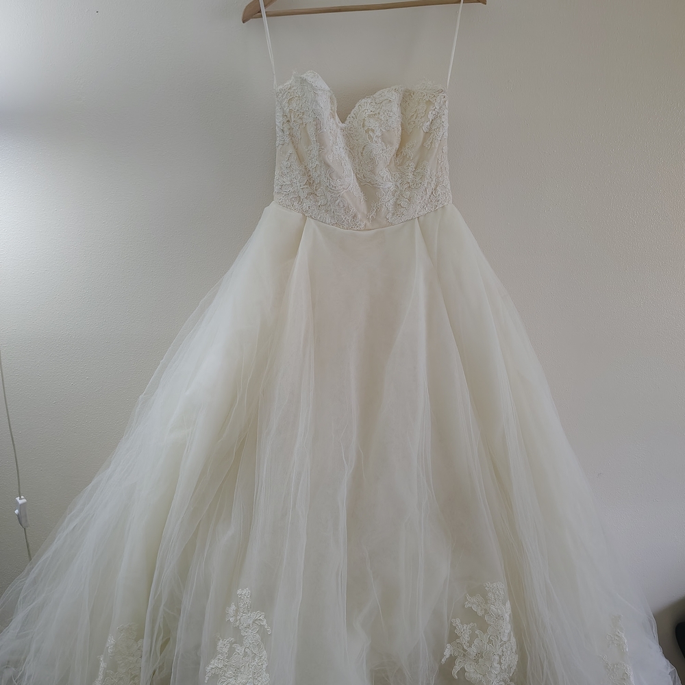 Elegant Cream Wedding Dress